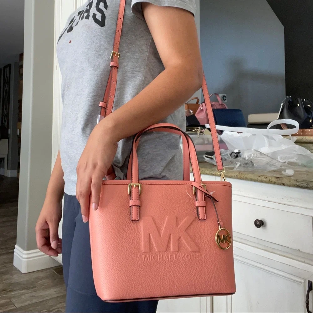 New mk 💗 jet set travel carry all tote - Picture 9 of 9